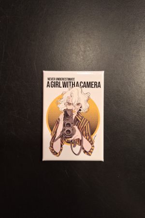 Magnete "Never underestimate a girl with a camera", Gloria Pizzilli