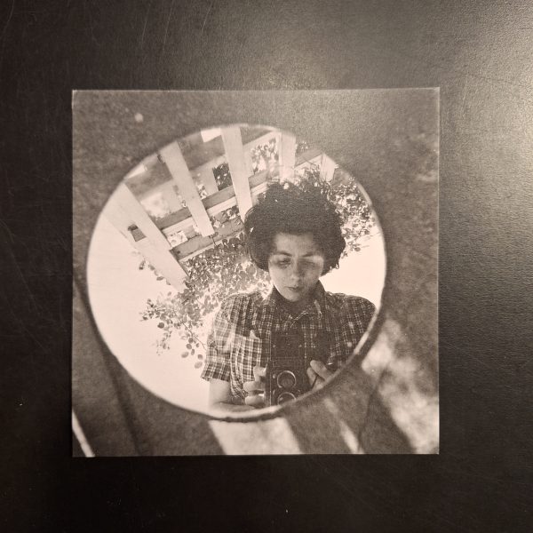 Cartolina Vivian Maier, New York, 1953 | Vertigo Syndrome - Shop online