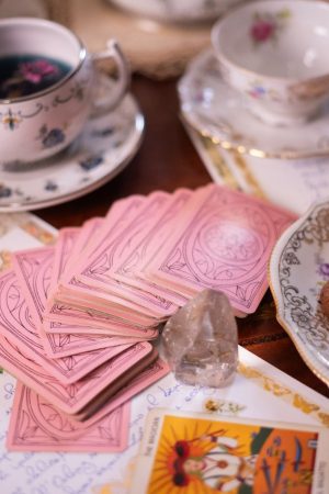 TÈ STREGATO – RITI, PRESAGI E SORTILEGI TRA LE FOGLIE DI TÈ